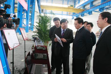 湖北省推进开发区发展现场会与会人员参观我公司新厂区